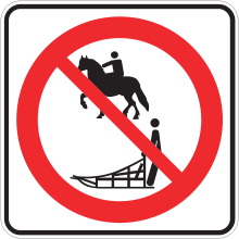 Accès interdit aux cavaliers et aux traîneaux à chiens