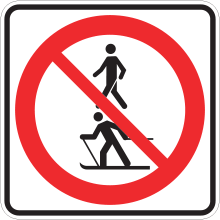 Accès interdit aux piétons et aux skieurs de fond